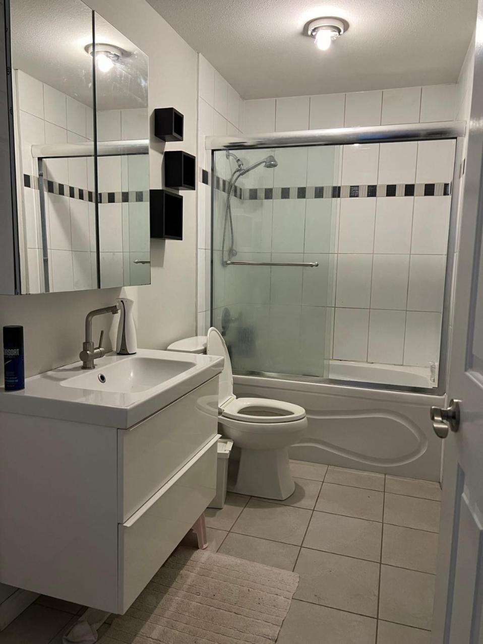 Airport Cozy Room 舒适小屋 Vancouver, Richmond,Near Yvr Екстер'єр фото